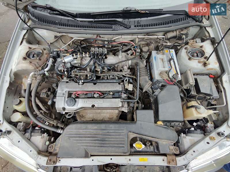 Хэтчбек Mazda 323 1998 в Светловодске