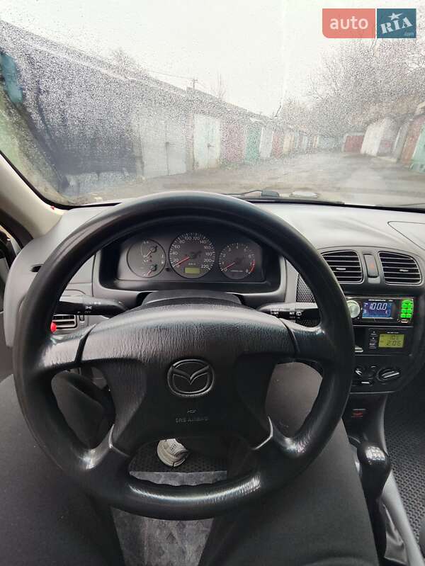 Хэтчбек Mazda 323 1998 в Светловодске