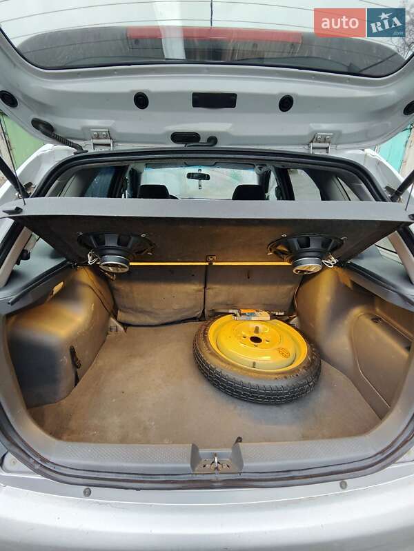 Хэтчбек Mazda 323 1998 в Светловодске