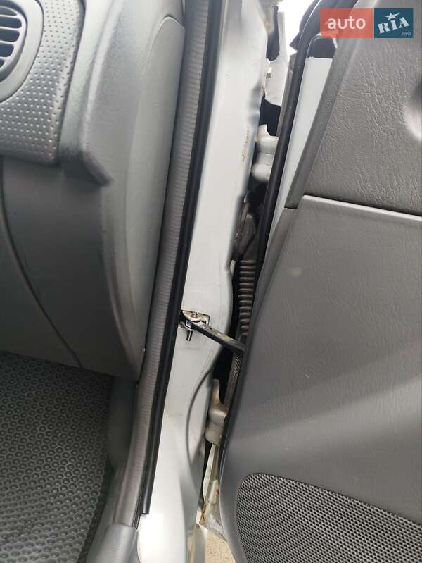 Хэтчбек Mazda 323 1998 в Светловодске