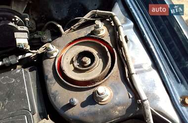 Хэтчбек Mazda 323 1998 в 