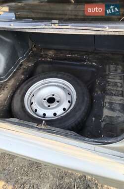 Седан Mazda 323 1993 в 