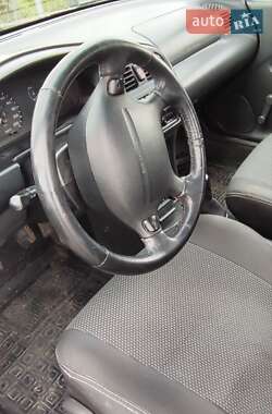 Седан Mazda 323 1996 в 