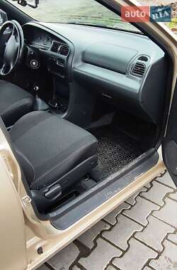 Седан Mazda 323 1996 в 