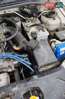 Седан Mazda 323 1996 в 