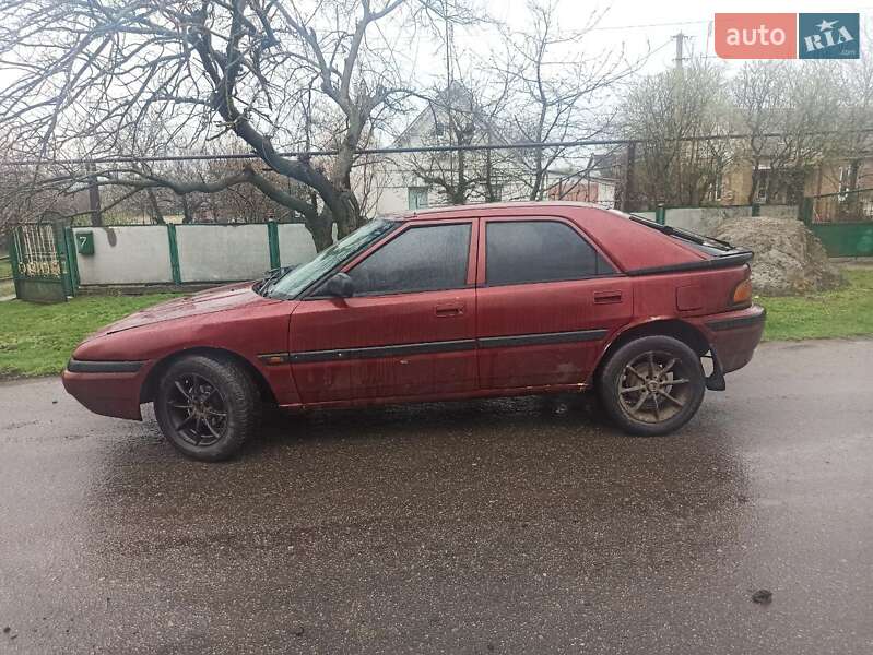 Хетчбек Mazda 323 1993 в Чумаках фото 4 Хетчбек Mazda 323 1993 в Чумаках