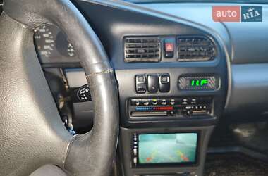 Седан Mazda 323 1996 в 