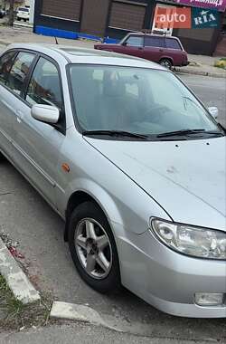 Хэтчбек Mazda 323 2003 в 