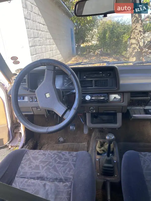 Mazda 323