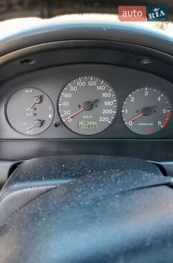 Седан Mazda 323 1999 в 