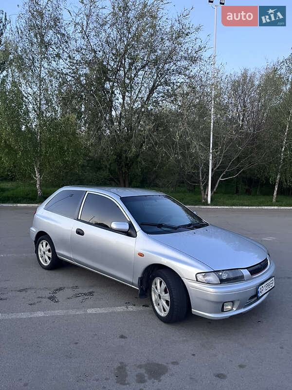 Хэтчбек Mazda 323 1998 в 