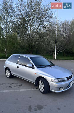 Хэтчбек Mazda 323 1998 в 