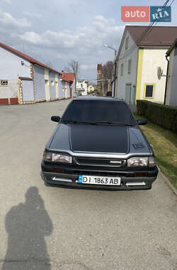 Седан Mazda 323 1986 в 