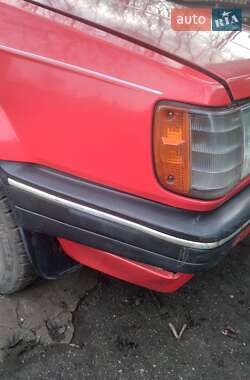 Хетчбек Mazda 323 1987 в 