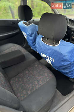 Седан Mazda 323 1995 в 