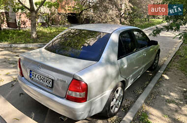 Седан Mazda 323 2001 в 
