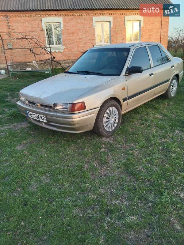 Седан Mazda 323 1993 в Вінниці