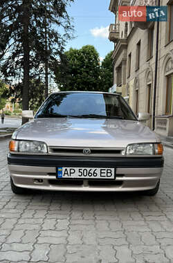 Седан Mazda 323 1995 в 