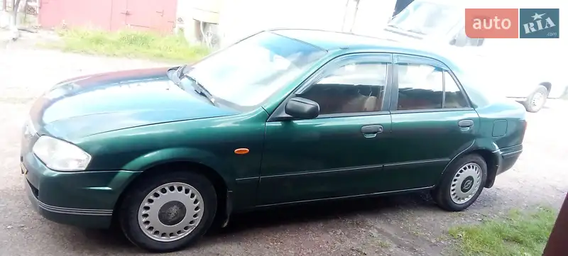 Mazda 323 2000
