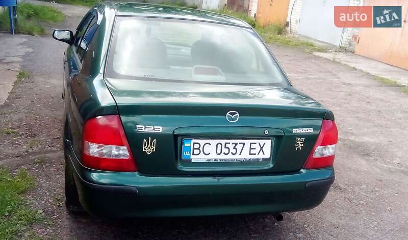 Седан Mazda 323 2000 в Шептицькому