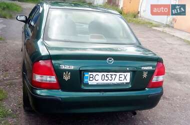 Седан Mazda 323 2000 в 