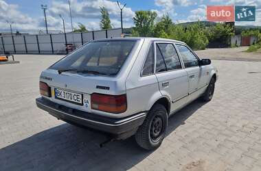 Хетчбек Mazda 323 1987 в 