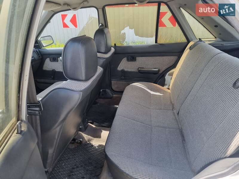 Хэтчбек Mazda 323 1987 в Кременце