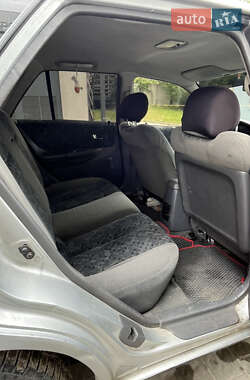 Хетчбек Mazda 323 2001 в 
