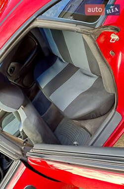 Хэтчбек Mazda 323 1995 в 