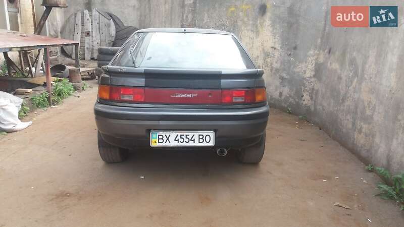 Хетчбек Mazda 323 1993 в Хмельницькому