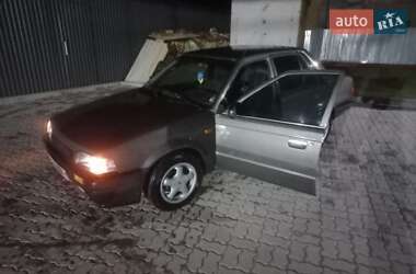 Седан Mazda 323 1989 в 