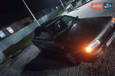 Седан Mazda 323 1989 в 