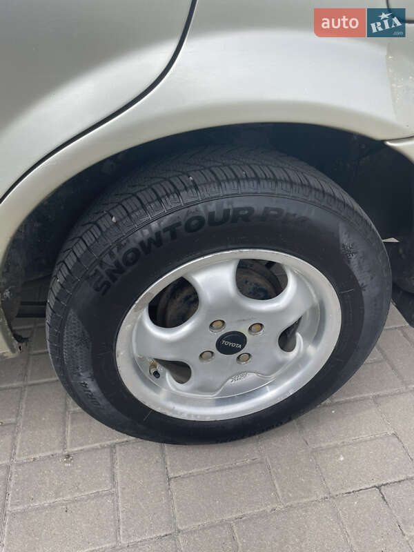 Седан Mazda 323 1998 в Черкасах
