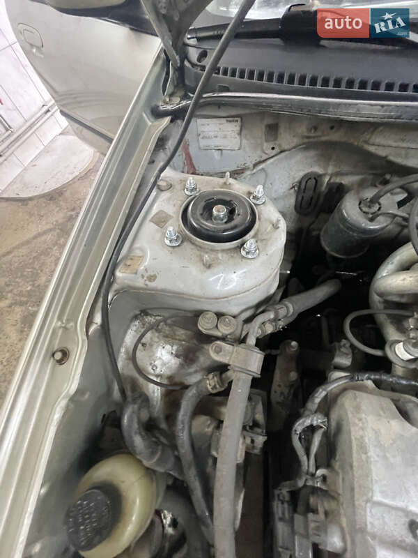 Седан Mazda 323 1998 в Черкасах