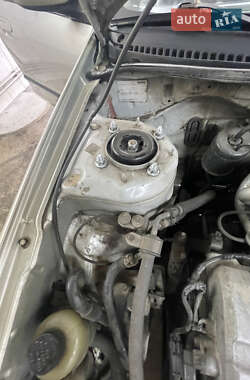 Седан Mazda 323 1998 в 