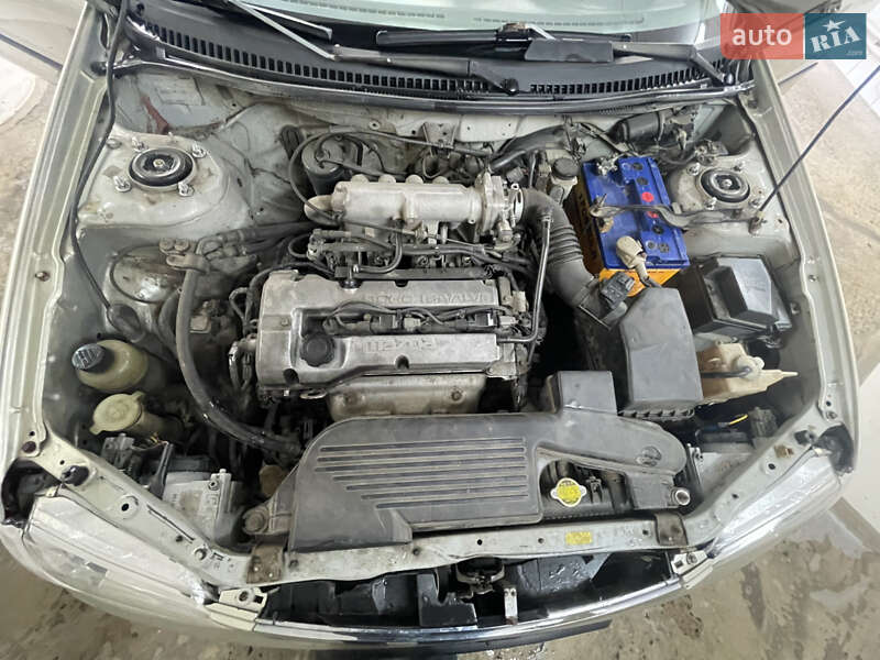 Седан Mazda 323 1998 в Черкасах
