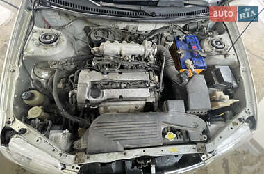 Седан Mazda 323 1998 в 