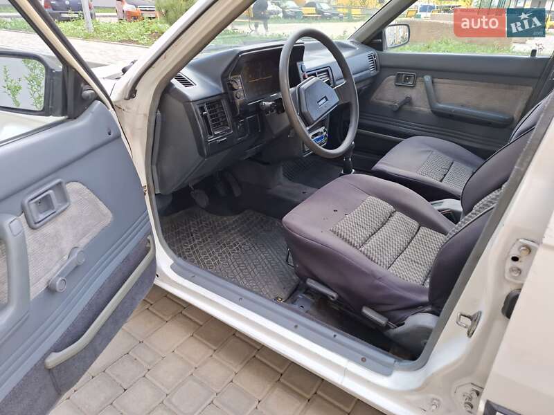 Универсал Mazda 323 1987 в Одессе
