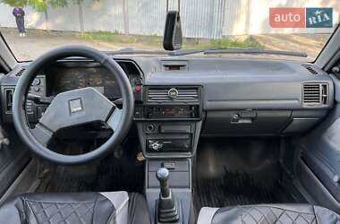 Универсал Mazda 323 1987 в 