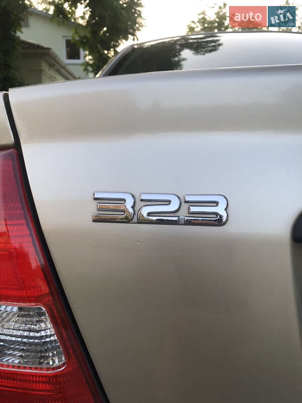 Седан Mazda 323 1998 в Днепре