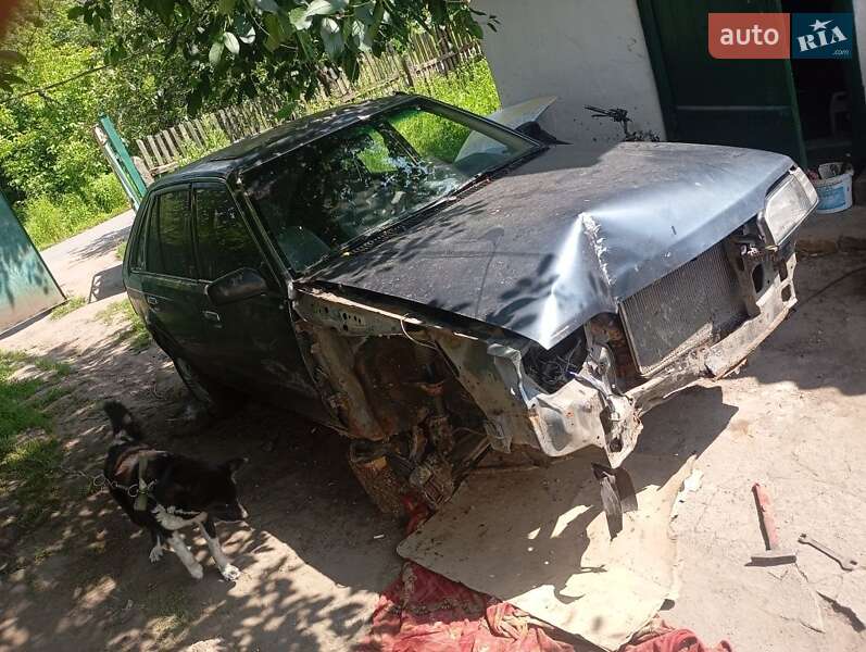 Хетчбек Mazda 323 1988 в Брусилові