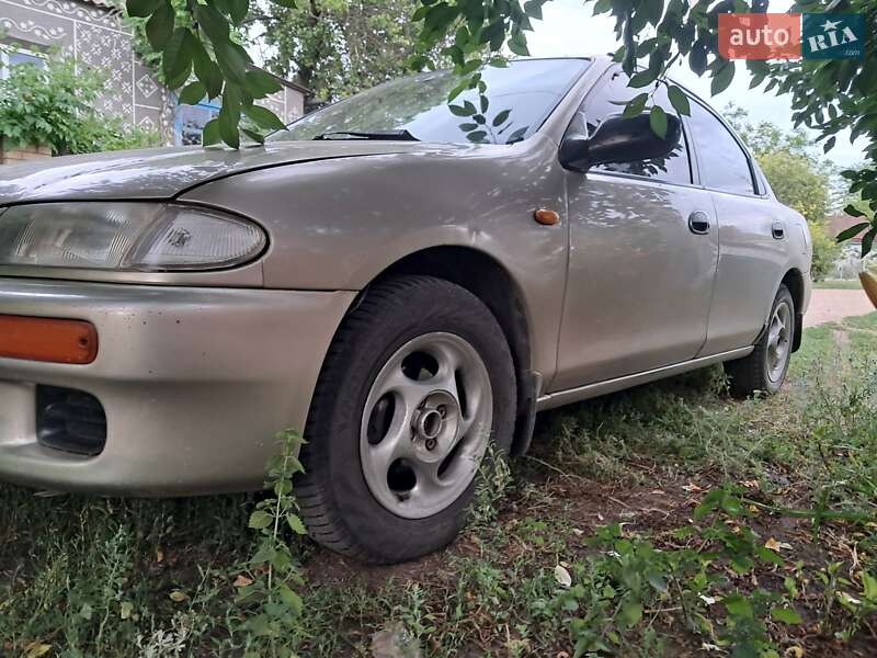 Mazda 323 1996