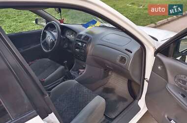 Седан Mazda 323 1999 в 