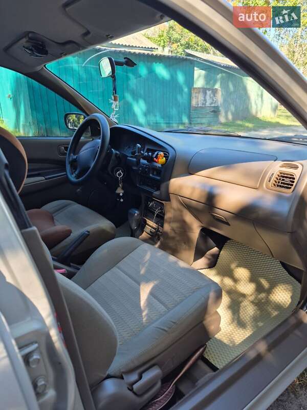 Седан Mazda 323 1997 в Березному