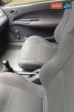 Хэтчбек Mazda 323 1997 в 