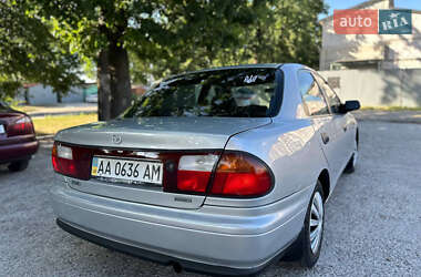 Седан Mazda 323 1998 в 