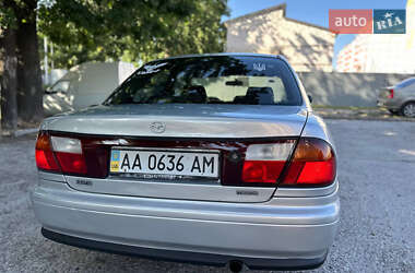 Седан Mazda 323 1998 в 