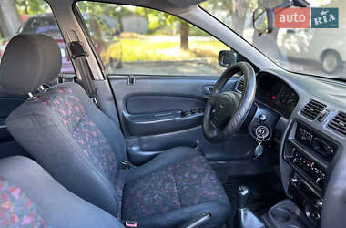 Седан Mazda 323 1998 в 