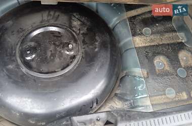 Седан Mazda 323 1998 в 