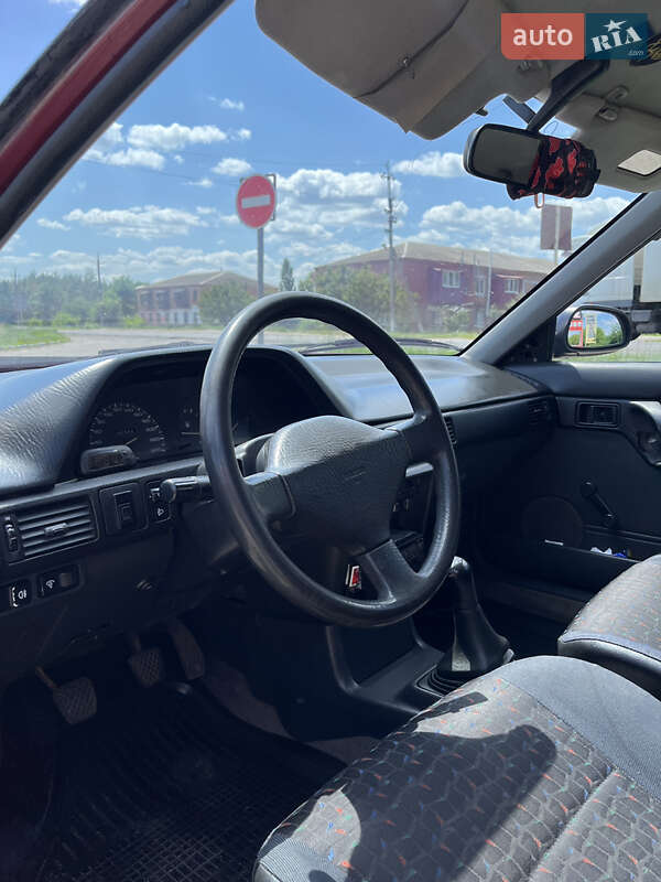 Хэтчбек Mazda 323 1990 в Змиеве